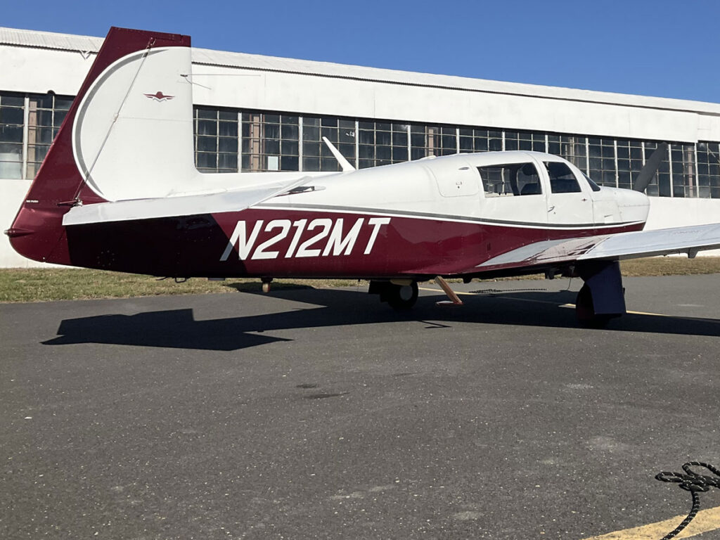 N212MT_1979-b
